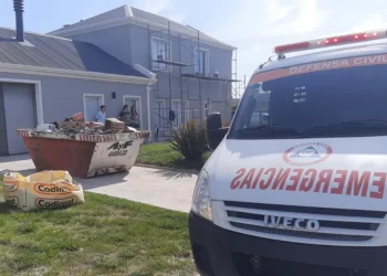 UN PINTOR SE CAYÓ DESDE 5 METROS DE ALTURA Y DEBIÓ SER HOSPITALIZADO