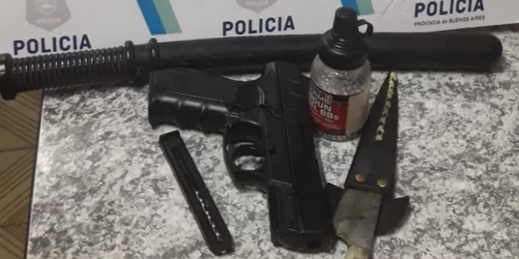 hombres armados