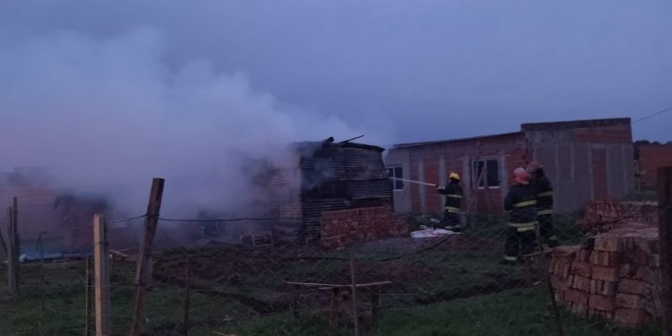 incendio en una precaria vivienda