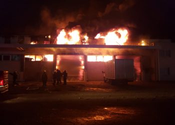 INCENDIO EN UN DEPÓSITO DE COLCHONES EN EL PARQUE INDUSTRIAL