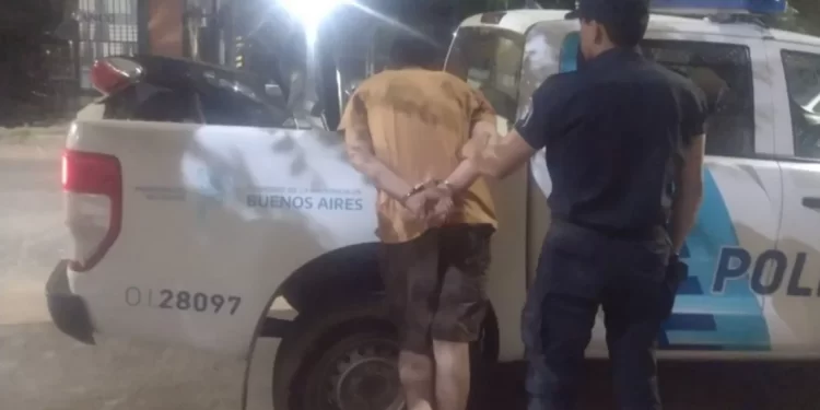 AMENAZÓ CON UN CUCHILLO A SU EX, LE DAÑÓ LA MOTO Y QUEDÓ DETENIDO