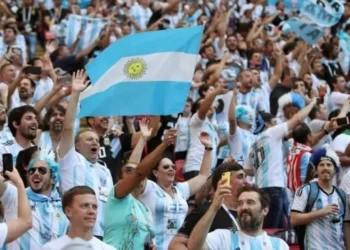 LE PROHIBIRÁN EL INGRESO A LOS ESTADIOS DE QATAR A UNOS 6 MIL HINCHAS ARGENTINOS