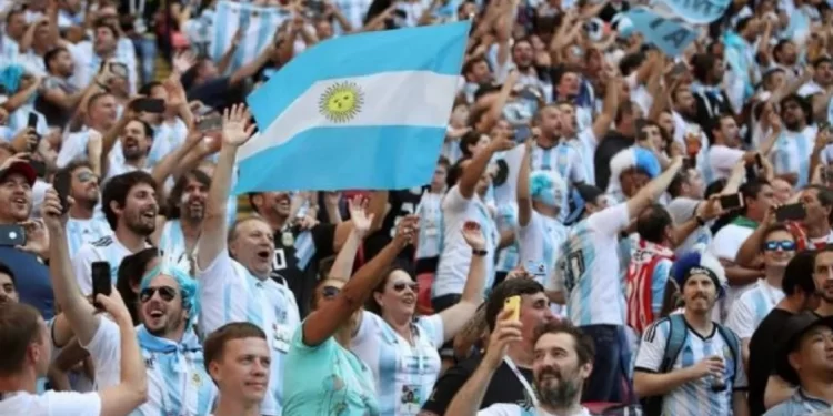 LE PROHIBIRÁN EL INGRESO A LOS ESTADIOS DE QATAR A UNOS 6 MIL HINCHAS ARGENTINOS