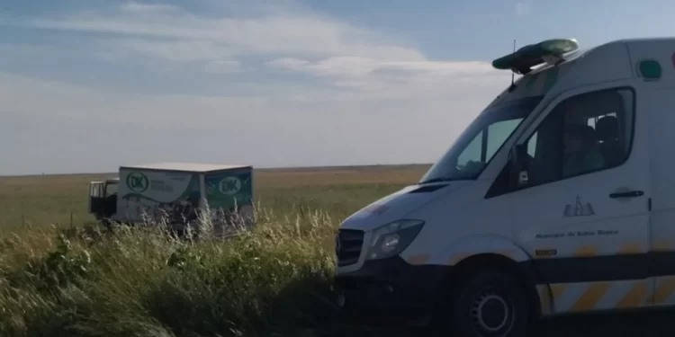 UN CAMIONERO SE DESPISTÓ Y CHOCÓ CONTRA UN ALAMBRADO EN LA RUTA 35