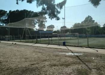 UN PARTIDO DE FÚTBOL BARRIAL TERMINÓ A LAS PIÑAS: UN HERIDO Y DESTROZOS EN UNA CANTINA