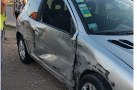 QUISO SOBREPASAR A UN CAMIÓN Y TERMINÓ CHOCANDO A UN AUTO