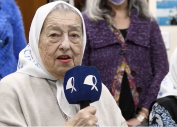 LA TV PÚBLICA TUVO QUE RETIRAR EL CRESPÓN NEGRO POR HEBE DE BONAFINI DURANTE LA TRANSMISIÓN DE LOS PARTIDOS