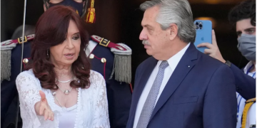 CRISTINA KIRCHNER VUELVE AL JUICIO DE LA OBRA PÚBLICA Y ALBERTO FERNÁNDEZ RETOMA VIAJES AL INTERIOR DEL PAÍS