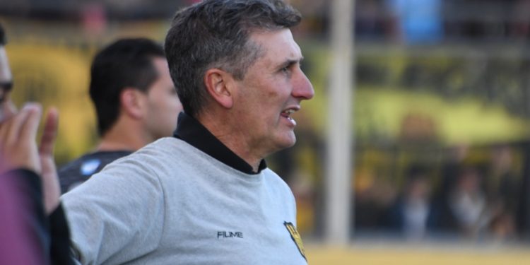 FEDERAL A: CARLOS MAYOR DEJARÁ DE SER EL TÉCNICO DE OLIMPO