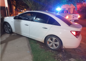 ALCOHOLIZADO CHOCÓ CONTRA EL FRENTE DE UNA CASA