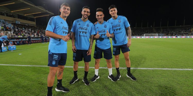 DEL AEROPUERTO AL ENTRENAMIENTO: LAUTARO MARTÍNEZ YA SE SUMÓ A LA SELECCIÓN