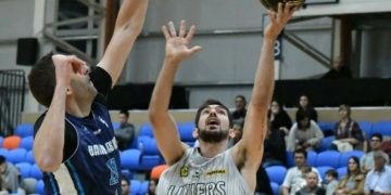 PRIMERA: PEPE SÁNCHEZ VOLVIÓ PERO A BAHÍA BASKET NO LE ALCANZÓ ANTE LINIERS