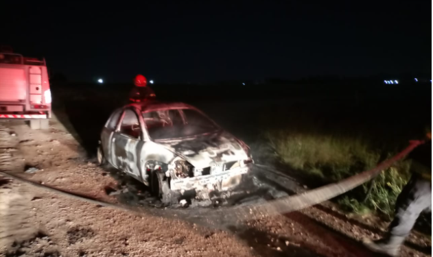 INCENDIO DE UN AUTO EN CAMBACERES Y SAN JOSÉ