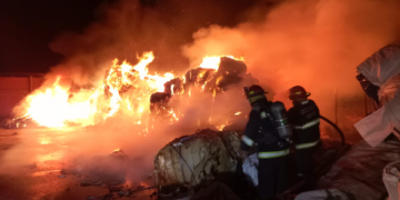 INCENDIO EN UNA FÁBRICA DE RECICLAJE