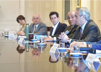 DESPUÉS DE TRES SEMANAS, JUAN MANZUR REÚNE AL GABINETE EN LA CASA ROSADA