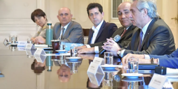 DESPUÉS DE TRES SEMANAS, JUAN MANZUR REÚNE AL GABINETE EN LA CASA ROSADA