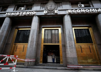 POR MAYORES INGRESOS DE GANANCIAS Y AJUSTES EN SUBSIDIOS, EL GOBIERNO REDUJO EL DÉFICIT EN OCTUBRE