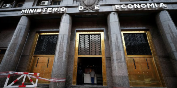 POR MAYORES INGRESOS DE GANANCIAS Y AJUSTES EN SUBSIDIOS, EL GOBIERNO REDUJO EL DÉFICIT EN OCTUBRE