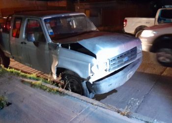 ALCOHOLIZADO IMPACTÓ A UNA CAMIONETA ESTACIONADA