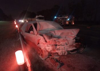 NO VIO AL AUTO SALIR DE LA ESTACIÓN DE SERVICIÓ Y LO IMPACTÓ DE ATRÁS