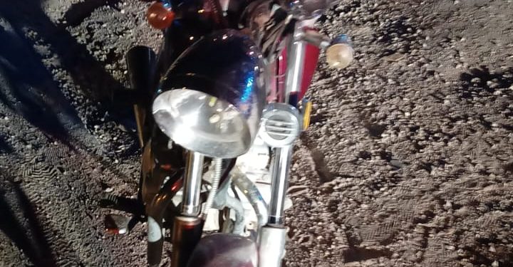PERDIÓ EL CONTROL DE SU MOTO Y CAYÓ AL ASFALTO