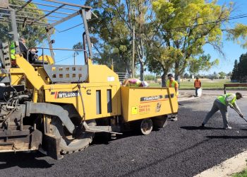 HÉCTOR GAY RECORRIÓ DOS OBRAS DE PAVIMENTO QUE ESTÁN EN EJECUCIÓN
