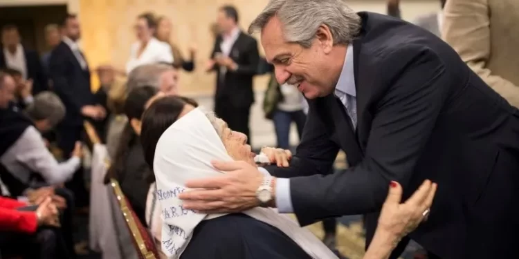 MUERTE DE HEBE DE BONAFINI: MADRES DE PLAZA DE MAYO CRUZÓ A FERNÁNDEZ POR SU MENSAJE