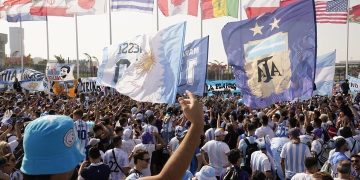 BANDERAZO ARGENTINO EN QATAR PARA CALMAR LA ANSIEDAD DEL DEBUT