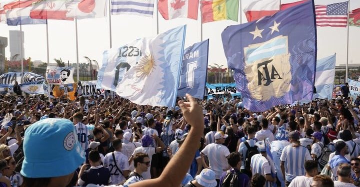 BANDERAZO ARGENTINO EN QATAR PARA CALMAR LA ANSIEDAD DEL DEBUT