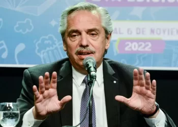 FERNÁNDEZ CREÓ POR DECRETO UN REFUERZO ALIMENTARIO PARA ADULTOS SIN INGRESOS