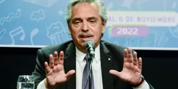 FERNÁNDEZ CREÓ POR DECRETO UN REFUERZO ALIMENTARIO PARA ADULTOS SIN INGRESOS