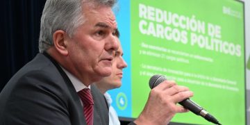 GAY PRESENTÓ EL PRESUPUESTO 2023: ELIMINARÁ 21 CARGOS POLÍTICOS Y 90 TASAS  MUNICIPALES