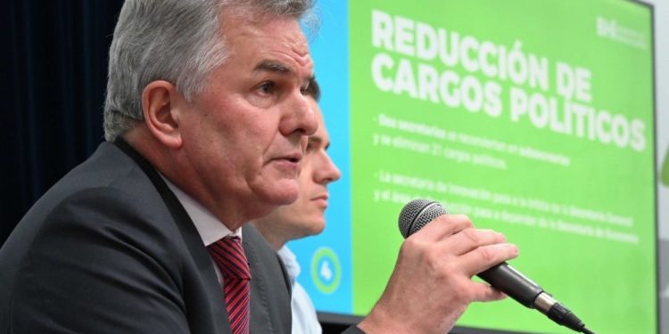 GAY PRESENTÓ EL PRESUPUESTO 2023: ELIMINARÁ 21 CARGOS POLÍTICOS Y 90 TASAS  MUNICIPALES