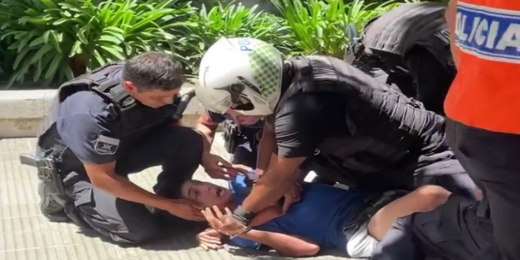 UN HOMBRE INTENTÓ INGRESAR AL MUNICIPIO CON UN CUCHILLO PARA SER ATENDIDO POR EL INTENDENTE