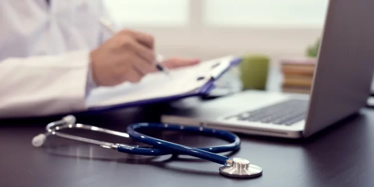 PREPAGAS: TRAS LAS CRÍTICAS DE CRISTINA, EL GOBIERNO DESDOBLARÁ EL AUMENTO