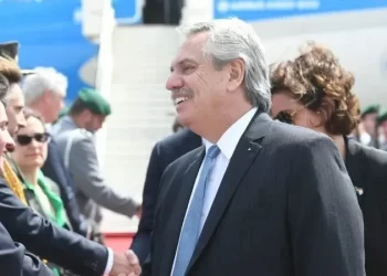 ALBERTO FERNÁNDEZ VIAJA A FRANCIA POR EL FORO DE LA PAZ Y A BALI POR EL G20