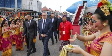 ALBERTO FERNÁNDEZ LLEGÓ A BALI PARA LA CUMBRE DEL G20