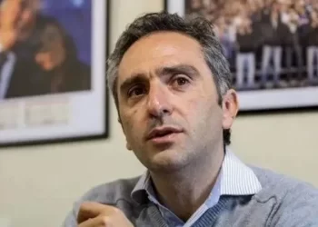 LARROQUE CRUZÓ DURAMENTE A FERNÁNDEZ: “PIENSA MÁS EN ÉL QUE EN EL PUEBLO”