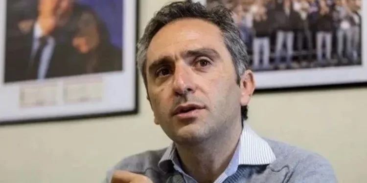 LARROQUE CRUZÓ DURAMENTE A FERNÁNDEZ: “PIENSA MÁS EN ÉL QUE EN EL PUEBLO”