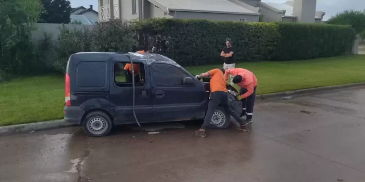 UN HOMBRE HOSPITALIZADO TRAS PERDER EL CONTROL Y VOLCAR CON SU CAMIONETA