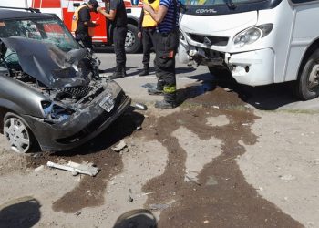 UNA MUJER HOSPITALIZADA EN CÓDIGO ROJO TRAS UN CHOQUE FRONTAL CON UN COLECTIVO