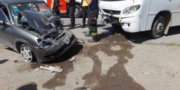 UNA MUJER HOSPITALIZADA EN CÓDIGO ROJO TRAS UN CHOQUE FRONTAL CON UN COLECTIVO