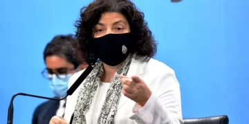 COVID-19: ANTE LA FUERTE SUBA DE CASOS, EL GOBIERNO RECOMIENDA VOLVER A USAR BARBIJO Y VACUNARSE