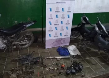 SECUESTRAN MOTOS ROBADAS EN UN ALLANAMIENTO EN EL BARRIO 5 DE ABRIL