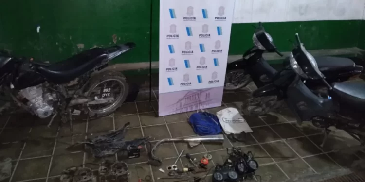 SECUESTRAN MOTOS ROBADAS EN UN ALLANAMIENTO EN EL BARRIO 5 DE ABRIL