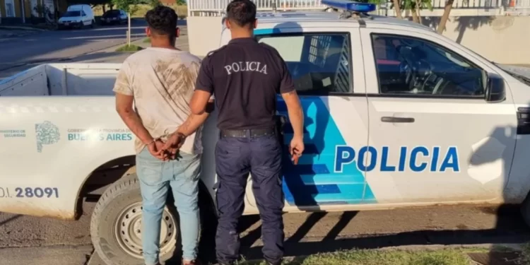 GOLPEÓ A SU PAREJA Y SU BEBA DE 9 MESES CON UNA BOTELLA
