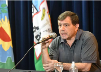 ACROGLIANO: «HUBO MUCHO ANUNCIO PERO LAS VACUNAS NO LLEGARON»