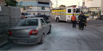 INCENDIO DE UN AUTO EN XX DE SEPTIEMBRE Y FALUCHO