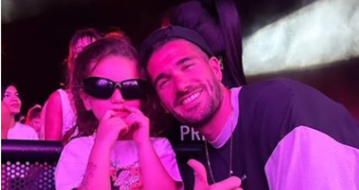 RODRIGO DE PAUL FUE A VER A TINI Y LE HABLÓ AL PÚBLICO QUE LO OVACIONÓ