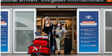 ARRANCÓ EL DÓLAR TURISTA PARA EXTRANJEROS Y EL BCRA ESPERA UN INGRESO DE USD 250 MILLONES POR MES